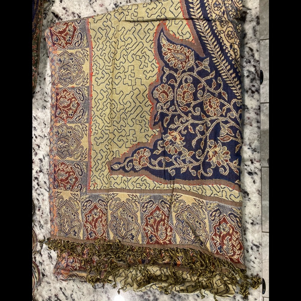 Pashmina (Geometric Accent)